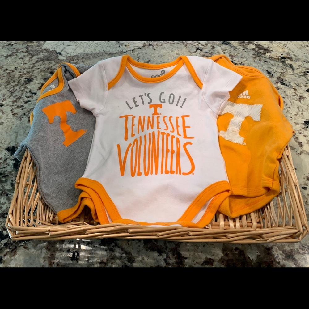 UT 🧡 University of Tennessee onesies, 3-6 months